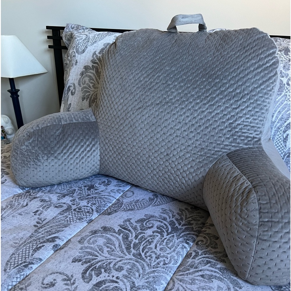18” X 22” Bed, Couch or Floor Rest Pillow.  LIKE NEW CONDITION!!